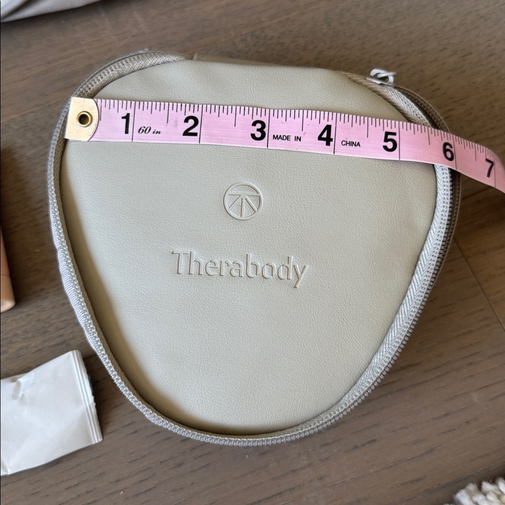 Therabody - United Airlines Cosmetic Case Travel Essentials Bundle - Picture 7 of 11